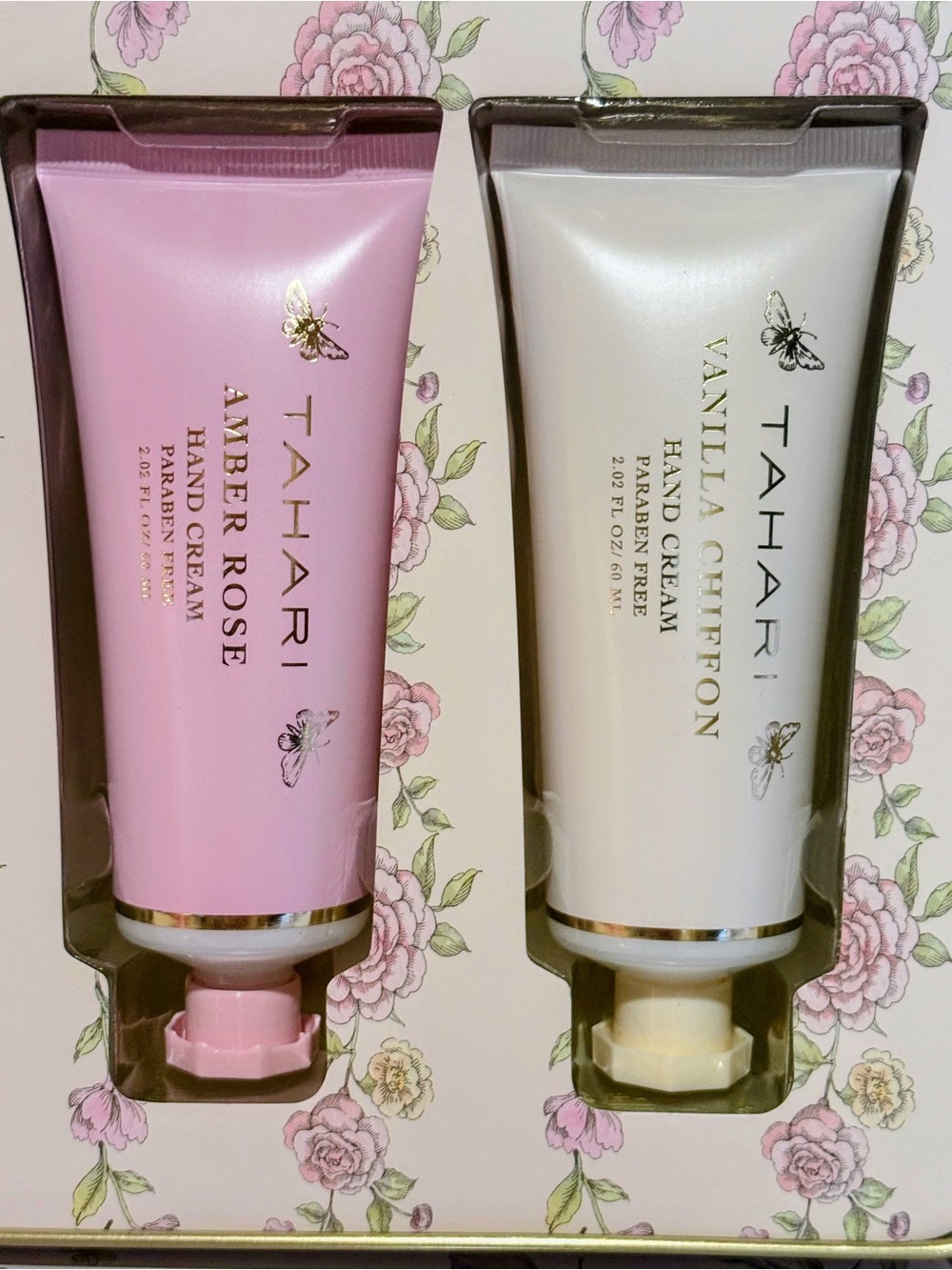 Tahari 4pc Hand Cream Set w/Tin - Picture 3 of 6